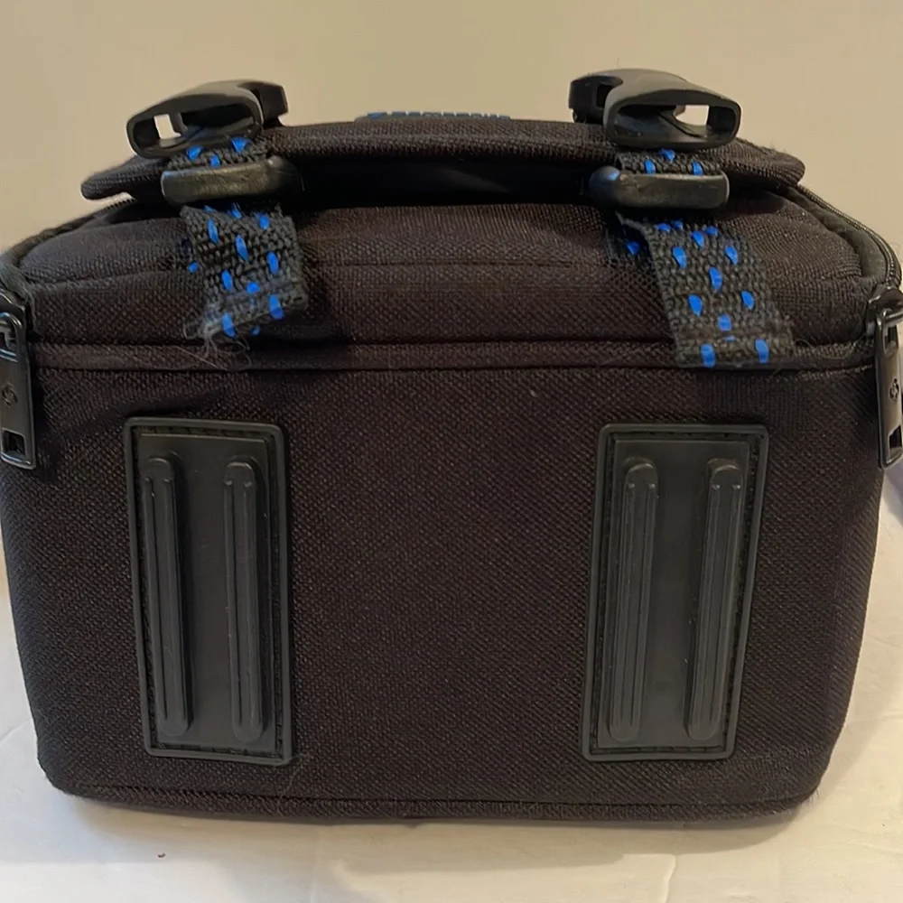 NWOT Samsonite Camera Case w/Shoulder Strap & Carrying Handle